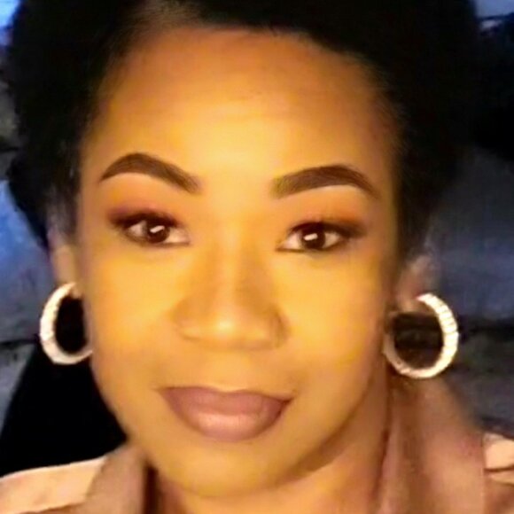 Meet your Posher, LaShawna - Picture 4 of 4